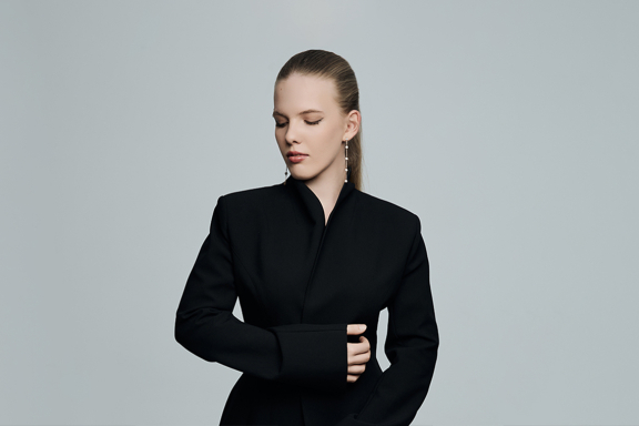 "&Mcy;&acy;&ecy;&scy;&tcy;&rcy;&ocy;-&vcy;&icy;&rcy;&tcy;&ucy;&ocy;&zcy;"&colon; &IEcy;&vcy;&acy; &Gcy;&iecy;&vcy;&ocy;&rcy;&gcy;&yacy;&ncy;